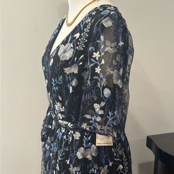 Kensie Floral V-Neck Dress - Black and White - Picture 4 of 13